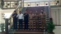 Pertemuan antara Penjabat Bupati Bekasi Dani Ramdan dengan Penjabat Wali Kota Gani Muhammad di Kantor Bupati Bekasi, Cikarang Pusat, Selasa (27/02). Pertemuan ini merupakan agenda lanjutan dari pembahasan aset antara kedua pemerintah daerah.