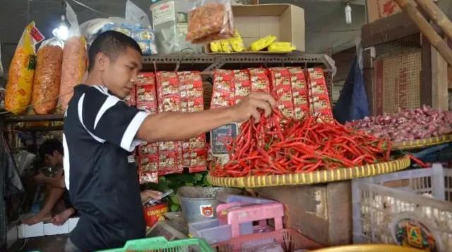 Pedagang cabai di Pasar Baru Cikarang.