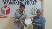 Aliansi Rakyat Menggungat melaporkan dugaan kecurangan penggelembungan suara yang dilakukan Panitia Pemilihan Kecamatan (PPK) Cibitung ke Bawaslu Kabupaten Bekasi.