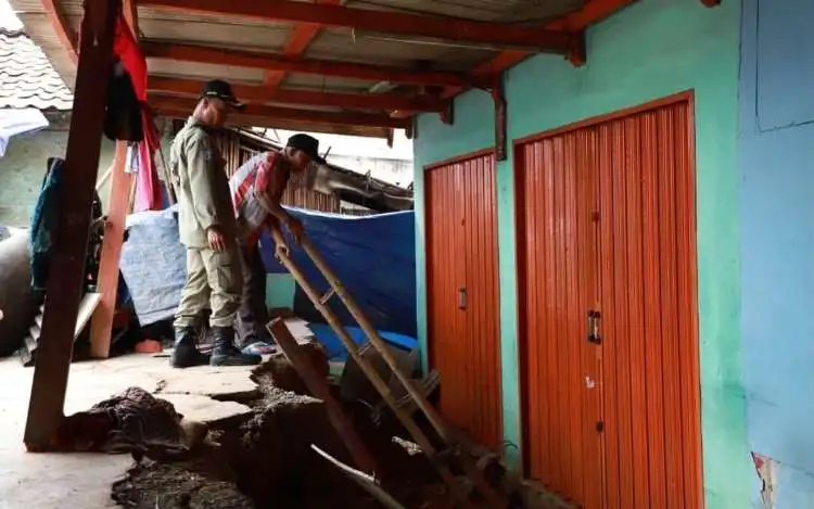 Pemerintah Kabupaten Bekasi fokus rehabilitasi lahan dan bangunan pasca bencana pergerakan tanah di Desa Sukamukti, Kecamatan Bojongmangu