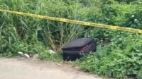 Warga Kampung Cikedokan, Desa Sukadanau, Kecamatan Cikarang Barat, Kabupaten Bekasi, dikejutkan dengan penemuan mayat dalam sebuah koper di pinggir jalan Inspeksi Kalimalang.