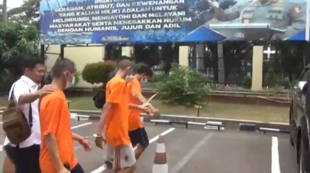 Polisi menangkap spesialis kejahatan pencurian dengan kekerasan atau begal yang beraksi di wilayah Kecamatan Setu, Kabupaten Bekasi. Mereka merupakan residivis yang baru saja keluar dari Lembaga Pemasyarakatan (Lapas).