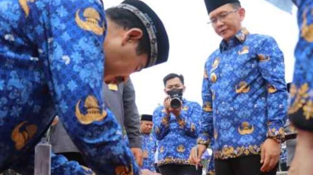 Penjabat Bupati Dani Ramdan mengisyaratkan bakal merotasi sejumlah Pejabat Tinggi Pratama Esselon II di lingkungan Pemerintah Kabupaten (Pemkab) Bekasi dalam waktu dekat.