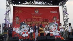 KPU Kabupaten Bekasi memperkenalkan maskot Pemilihan Bupati dan Wakil Bupati Bekasi 2024 yakni Lutung Jawa yang bernama Lupus dan Lusia di acara Peluncuran Tahapan Pilkada serentak 2024, Minggu (02/06).