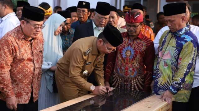PT Jababeka menghibahkan lahan seluas 1,2 hektare kepada Pemerintah Kabupaten Bekasi untuk dapat dimanfaatkan menjadi taman wisata religi di Desa Simpangan, Kecamatan Cikarang Utara.