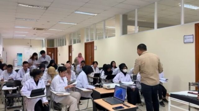 Kota Jababeka menghadirkan sarana pendidikan dan kesehatan bertaraf internasional di Cikarang Kabupaten Bekasi, yakni Jababeka Medical City dan President University