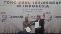 Penandatanganan kerjasama pembukaan cabang Gramedia yang dihadiri oleh Heri Darmawan, Operational Director Gramedia dan CEO Pollux Mall Cikarang yaitu Handojo Setyadi di atrium Pollux Mall Cikarang, Selasa (30/07).