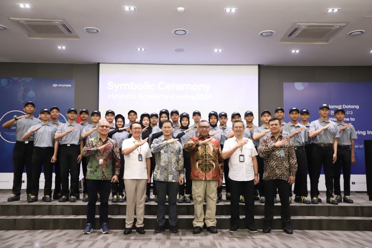 Pj Bupati Bekasi Dani Ramdan mendampingi Wakil Menteri Ketenagakerjaan RI Afriansyah Noor menghadiri Kick Off Ceremony program Hyundai Academy Course 2024, Rabu (31/07).