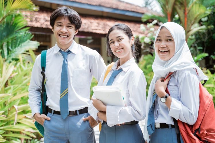 Kemendikbud Resmi Hapus Jurusan IPA, IPS, dan Bahasa di SMA - Berita ...