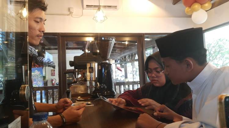 Bali Terrace Coffe menawarkan berbagai pilihan kopi, dengan menu andalan Kopi Kintamani