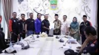 Penjabat Bupati Bekasi Dani Ramdan menerima perwakilan serikat buruh /pekerja yang tergabung dalam aliansi Buruh Bekasi Melawan (BBM).