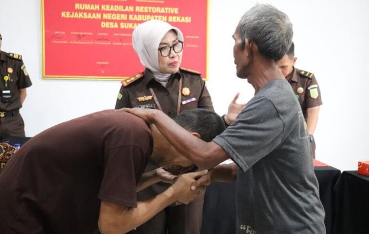 Kejaksaan Negeri Kabupaten Bekasi menggelar penyelesaian perkara atau penghentian penuntutan berdasarkan restorative justice