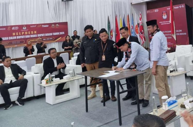 Datangi KPU, BN Holik Qodratulah- Faizal Hafan Farid resmi mendaftar menjadi Bakal Calon Bupati dan Wakil Bupati pada Pilkada Kabupaten Bekasi 2024, Rabu (28/08) siang.