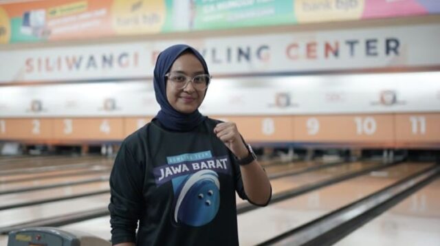 Atlet bowling asal Kabupaten Bekasi, Alisha Nabila Larasati (28) optimis Jawa Barat bisa meraih Juara Umum pada Pekan Olahraga Nasional (PON) XXI Aceh-Sumut 2024.