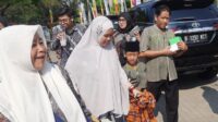 74 anak  mengikuti khitanan massal yang merupakan rangkaian Hari Jadi Kabupaten Bekasi ke-74, Kamis (15/08).