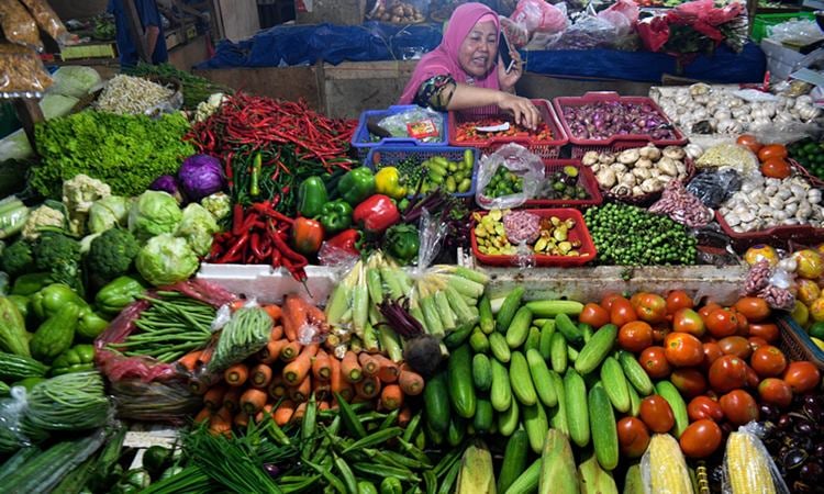 Pemerintah Kabupaten Bekasi memastikan sayuran dan buah-buahan yang beredar di pasar terbebas dari residu pestisida sehingga aman dikonsumsi.