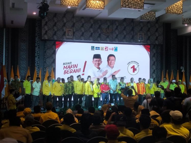 Rapat konsolidasi Partai Golkar untuk menenangkan pasangan calon bupati dan wakil bupati Dani Ramdan – Romli di Pilkada Kabupaten Bekasi.