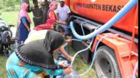 Pemerintah Kabupaten Bekasi telah menyalurkan bantuan satu juta liter lebih air bersih bagi warga terdampak kekeriangan di wilayahnya