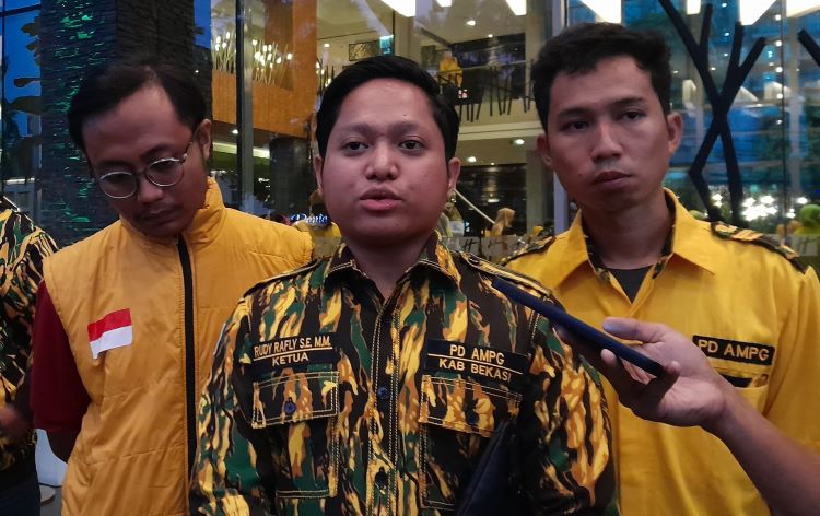 Rudy Rafly: Angkatan Muda Partai Golkar (AMPG) bakal fokus menggaet potensi suara pemilih muda untuk pemenangan pasangan calon bupati dan wakil bupati Dani Ramdan - Romli di Pilkada Kabupaten Bekasi.