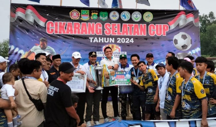 Turnamen sepak bola antar Desa bertajuk 'Cikarang Selatan Cup 2024' sukses digelar Karang Taruna Cikarang Selatan di Lapangan Pandan, Desa Pasirsari.