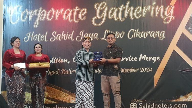 Hotel Sahid Jaya Lippo Cikarang memberikan penghargaan kepada para mitra bisnis, khususnya perusahaan-perusahaan di Kabupaten Bekasi yang telah mengadakan event untuk tamu longstay atau yang tinggal dalam jangka mingguan atau bulanan sepanjang 2023 - 2024.