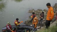 Tim SAR Gabungan berhasil menemukan korban setelah dilakukan pencarian 3 hari lamanya di aliran Kali Bekasi, Rabu (18/09).