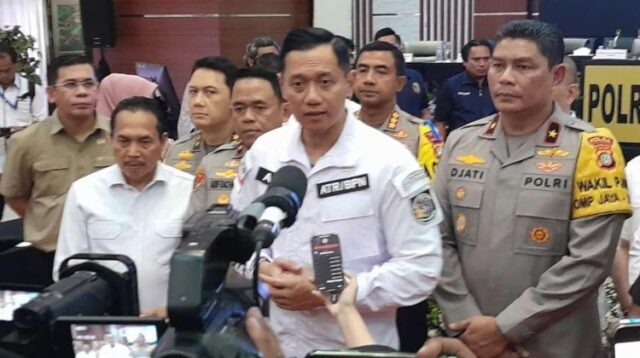 Di penghujung pemerintahan Jokowi, Menteri ATR BPN, Agus Harimurti Yudhoyono (AHY) kembali menggebuk mafia tanah di Kabupaten Bekasi, Jawa Barat.