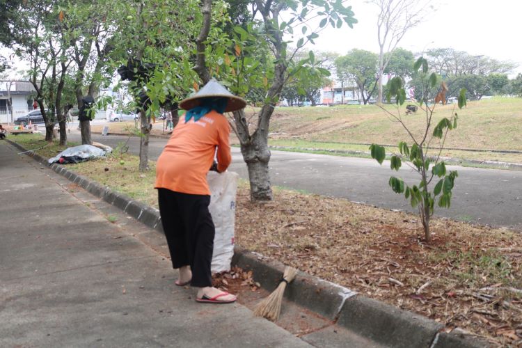 Di bidang kebersihan dan sanitasi, LPCK (PT Lippo Cikarang) melakukan pembersihan jalan dan saluran air di seluruh area klaster secara rutin dilakukan setiap bulannya, termasuk pelaksanaan fogging, sweeping hewan liar secara berkala maupun sesuai permintaan konsumen.