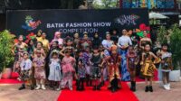 WaterBoom Lippo Cikarang sukses menggelar Batik Fashion Show Competition. Kegiatan ini diikuti dua kategori peserta, yaitu Kategori A untuk anak-anak usia 4-10 tahun, dan Kategori B untuk remaja usia 11-17 tahun.