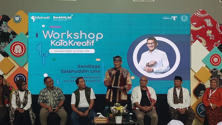 Menteri Pariwisata dan Ekonomi Kreatif (Menparekraf) Sandiaga Salahuddin Uno mendorong agar Kabupaten Bekasi terus memperkuat ekosistem ekonomi kreatif. Hal ini disampaikannya saat mengisi materi workshop Kabupaten/Kota Kreatif (KaTa Kreatif) di Graha Pariwisata Kabupaten Bekasi, Komplek Stadion Wibawamukti, Kelurahan Sertajaya, Kecamatan Cikarang Timur, Jum’at (18/10).