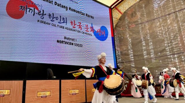 Komunitas Korea Selatan yang ada di Cikarang, Kabupaten Bekasi membuka kantor sekaligus meresmikan pembentukan Korean Cultural Association Cikarang di Distrik 1 Meikarta