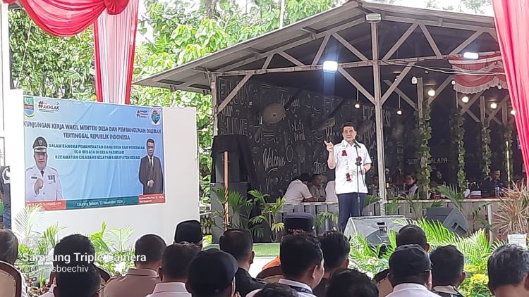 Wakil Menteri Desa dan Pembangunan Daerah Tertinggal, Ahmad Riza Patria saat menghadiri presmian Eco Wisata Bambu Kuning di Desa Pasirsari, Kecamatan Cikarang Selatan, Kabupaten Bekasi, Selasa (12/11) siang.