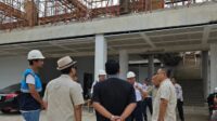 Pimpinan dan anggota DPRD Provinsi Jawa Barat saat meninjau proyek lanjutan revitalisasi Terminal Tioe B Cikarang beberapa waktu lalu.