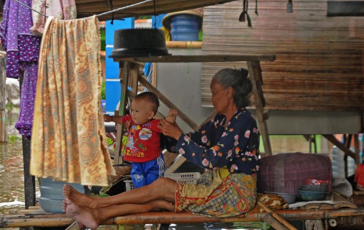 Dinas Sosial Kabupaten Bekasi pastikan tidak ada bantuan sosial yang dicairkan dalam waktu dekat. Itu seiring dengan adanya arahan dari Pemerintah Pusat yang menunda pencairan bantuan sosial hingga selesai pelaksanaan Pemilihan Kepala Daerah (Pilkada) serentak 2024.