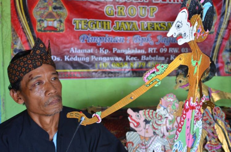 Sudah bukan fenomena baru lagi tatkala kesenian tradisional kalah bersaing dengan kesenian modern. Hal itu pun terjadi pada wayang kulit Bekasi.