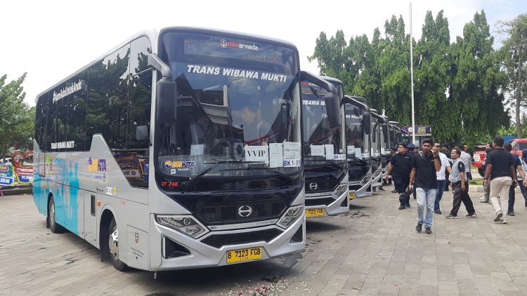 Peluncuran layanan transportasi publik Bus Trans Wibawamukti yang digelar di Museum Gedung Juang, Jl. Sultan Hasanudin Tambun Selatan, Minggu (01/12).