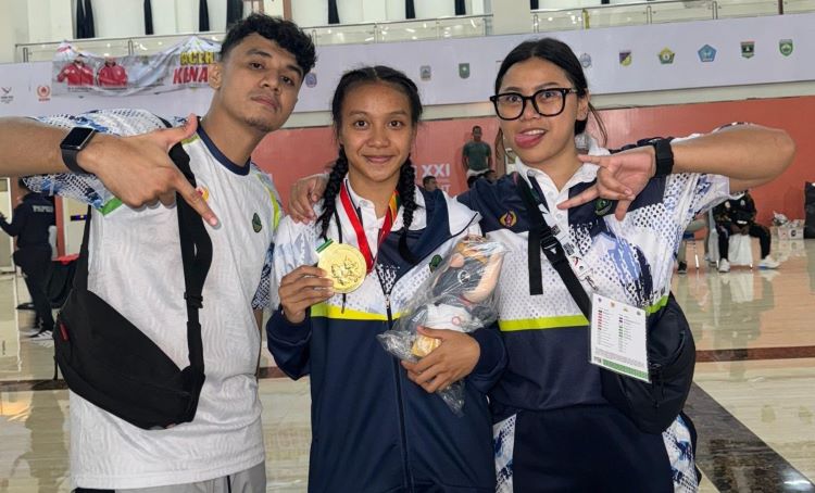 Atlet Muaythai Kabupaten Bekasi memborong medali emas untuk Jawa Barat di PON XXI Aceh- Sumut 2024. Adapun medali emas tersebut berasal dari Hanok Demonsal Baimo, Adisty Gracelia, Indra Surya Odeng dan Sarah