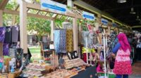 Industri kerajinan tangan Kabupaten Bekasi saat mejeng di Pameran Pasar Minggon Industri dan Perdagangan (Pasamoan) yang mengusung tema “Wastra Goes To Global”, bertempat di Bale Pare, Kota Baru Parahyangan, Kabupaten Bandung Barat beberapa waktu lalu.