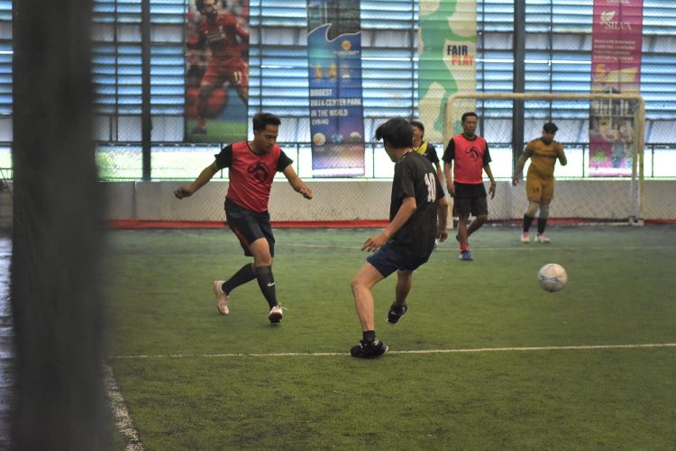 PT. Bina Bangun Wibawa Mukti (BBWM) Kabupaten Bekasi menggelar acara Fun Futsal Media Gathering 2024 di Sport Center Deltamas Cikarang Pusat, Selasa (24/12)