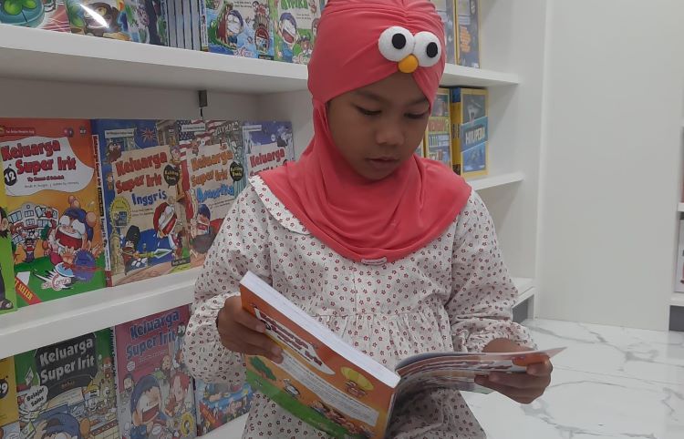 Toko buku Gramedia terus memperluas akses terhadap literasi bagi masyarakat melalui toko-toko yang hadir seluruh Nusantara di tahun 2024 ini. Teranyar, Gramedia resmi membuka gerai baru di Cikarang, Kabupaten Bekasi.