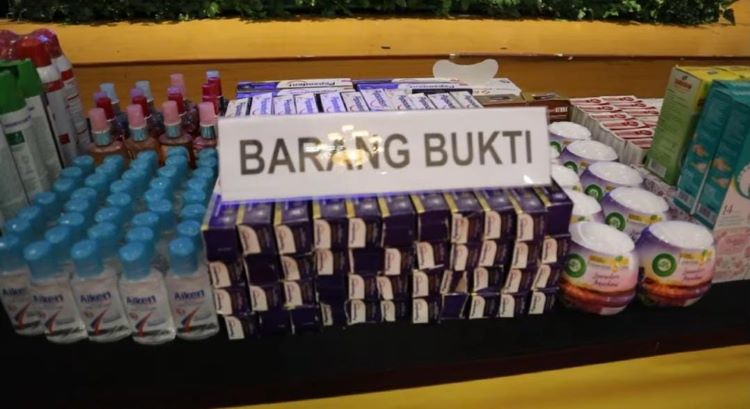 Produk kadaluarsa yang beredar di Kabupaten Bekasi dan telah disita mencakup barang-barang seperti produk bumbu siap saji, produk bayi, obat-obatan, kosmetik, alat kebersihan hingga alat kontrasepsi.