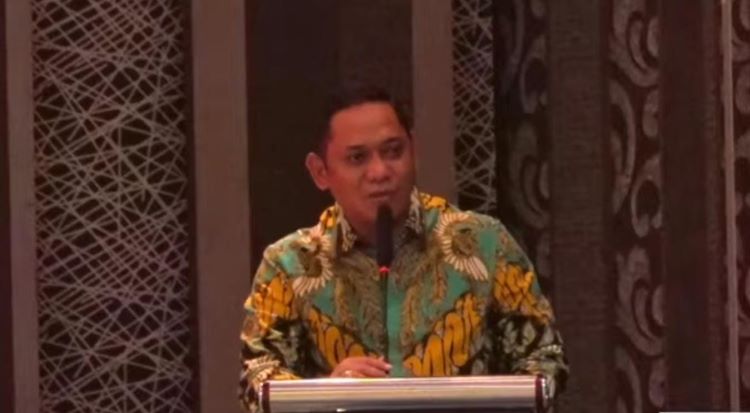 Wakil Bupati Bekasi terpilih, Asep Surya Atmaja saat menghadiri menghadiri Rapat Pleno Terbuka Penetapan Pasangan Calon Bupati dan Wakil Bupati Terpilih pada Pilkada tahun 2024 di Hotel Holiday Inn, Cikarang Utara, pada Kamis, 9 Januari 2025.