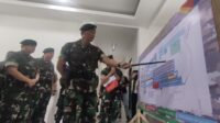 Panglima Komando Strategis Angkatan Darat (Pangkostrad), Letnan Jendral Mohammad Fadjar meninjau lokasi pembangunan markas Batalyon Pengintai Tempur (Yontaipur) Kostrad Tahap I di Desa Serang, Kecamatan Cikarang Selatan, Kabupaten Bekasi