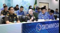 Kejaksaan Negeri Kabupaten Bekasi meluncurkan sekaligus melakukan sosialisasi aplikasi Jaksa Garda Desa kepada Kepala Desa, Lurah, dan Operator Sistem Keuangan Desa (Siskeudes). Kegiatan ini berlangsung secara daring di ruang Command Center, Gedung Diskominfosantik Kabupaten Bekasi pada Senin, 20 Januari 2025.