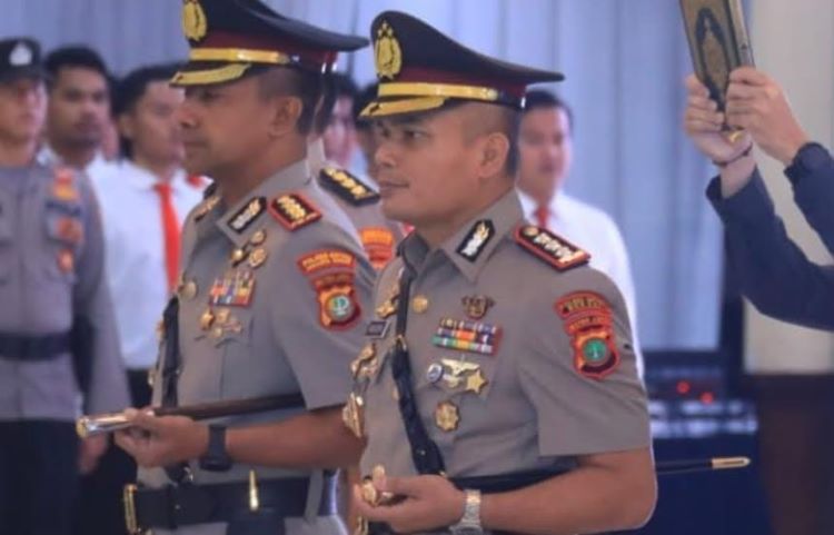 ombes Pol Mustofa menggantikan Kombes Pol Twedi Aditya Bennyahdi sebagai Kapolres Metro Bekasi.