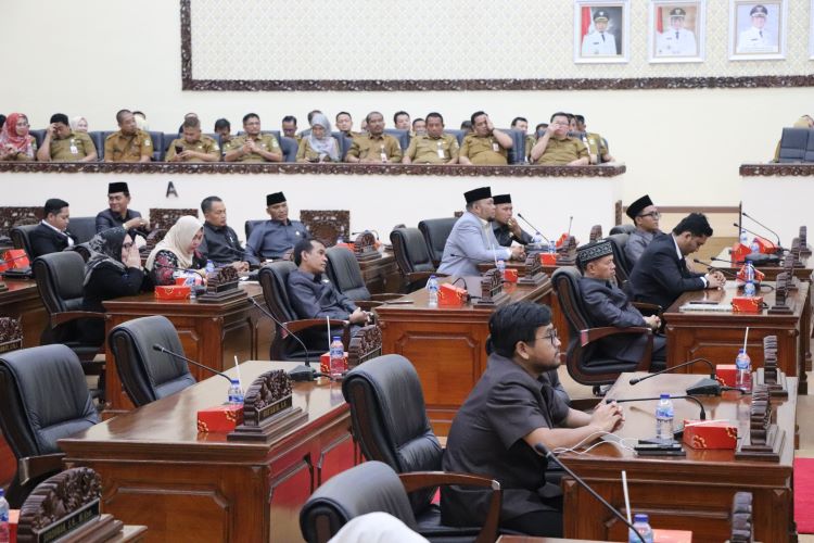 DPRD Kabupaten Bekasi mengusulkan nama Usup Supriatna dari Fraksi PDI Perjuangan untuk menjabat sebagai Wakil Ketua DPRD Kabupaten Bekasi, menggantikan posisi yang sebelumnya diduduki oleh Soleman. Usulan ini resmi disampaikan dalam rapat paripurna yang berlangsung di gedung DPRD setempat, Senin 13 Januari 2025.