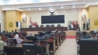 Dewan Perwakilan Rakyat Daerah (DPRD) Kabupaten Bekasi resmi mengumumkan penetapan pasangan Ade Kuswara Kunang dan Asep Surya Atmaja sebagai Bupati dan Wakil Bupati Bekasi terpilih untuk periode 2025-2030.