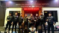 Tim Patroli Perintis Presisi Polres Metro Bekasi yang dipimpin oleh Iptu Hendry Haryo melakukan penangkapan terhadap empat remaja yang diduga akan terlibat dalam tawuran di wilayah Desa Mekarmukti, Cikarang Utara, Kabupaten Bekasi.