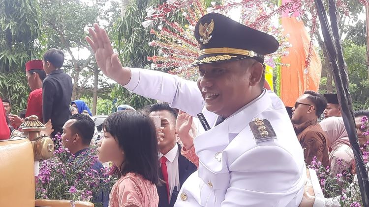 Wakil Bupati Bekasi, Asep Surya Atmaja akan  akan menjabat sebagai Pelaksana Harian (Plh) Bupati saat Bupati Bekasi Ade Kuswara Kunang mengikuti pembekalan atau retret di Magelang