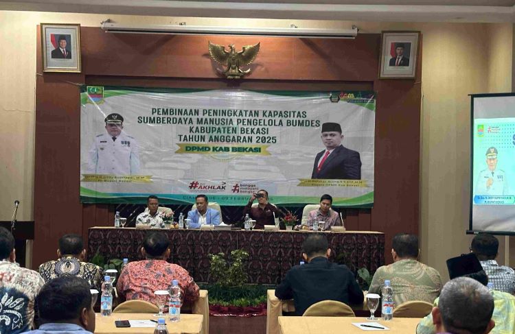 Dinas Pemberdayaan Masyarakat dan Desa (DPMD) Kabupaten Bekasi mengadakan kegiatan pembinaan peningkatan kapasitas sumber daya manusia (SDM) bagi pengelola Badan Usaha Milik Desa (BUMDes) di Sangga Buana Resort & Convention Hotel, Cianjur, pada Kamis (06/02).